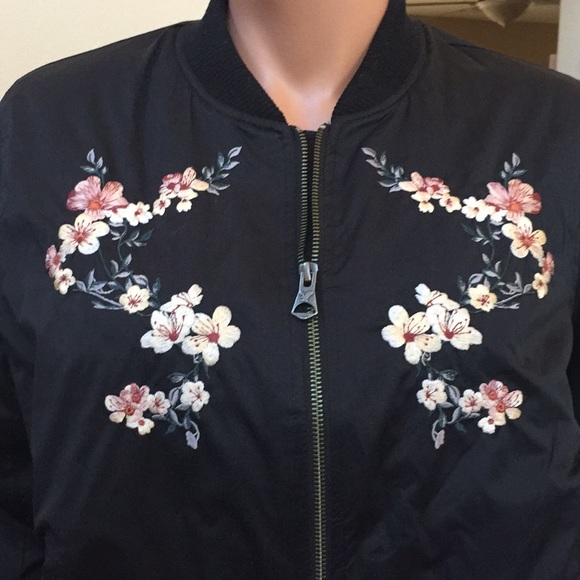 American Eagle Outfitters bomber jacket - Picture 2 of 8